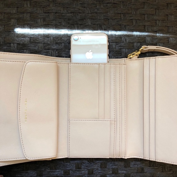 Tory Burch Smartphone Wristlet - Picture 7 of 8